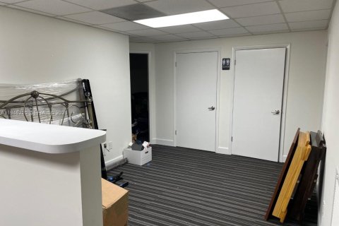 Immobilier commercial à vendre à Miami, Floride № 2002573 - photo 6