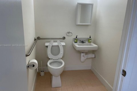 Immobilier commercial à vendre à Miami, Floride № 2002573 - photo 10