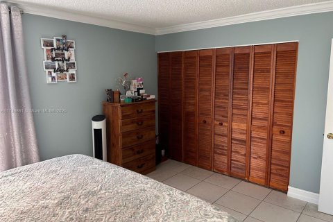 Condo in North Miami, Florida, 2 bedrooms  № 1811590 - photo 8