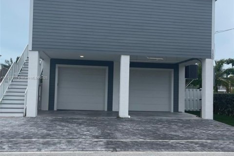 House in Marathon, Florida 3 bedrooms, 133.78 sq.m. № 1709349 - photo 2