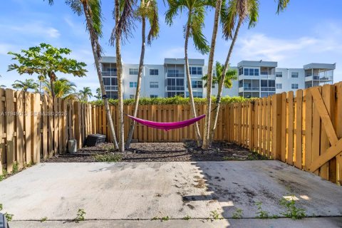 Townhouse in Sunrise, Florida 3 bedrooms, 119.01 sq.m. № 2007503 - photo 19