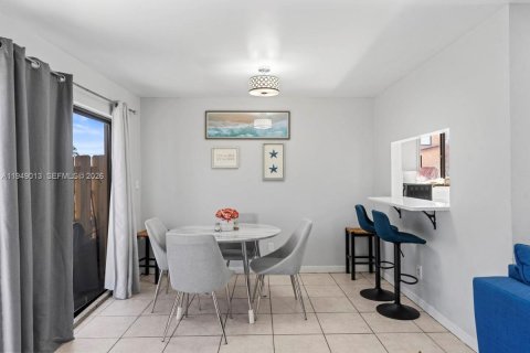 Townhouse in Sunrise, Florida 3 bedrooms, 119.01 sq.m. № 2007503 - photo 9