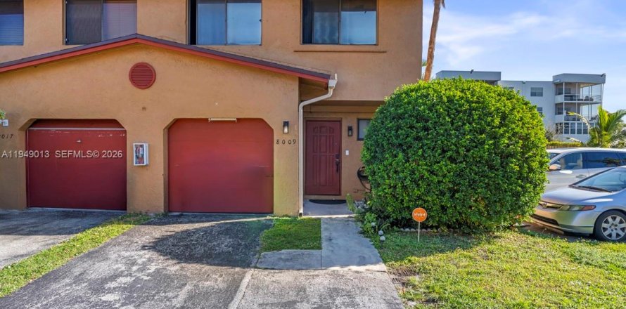 Townhouse in Sunrise, Florida 3 bedrooms, 119.01 sq.m. № 2007503