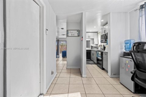 Townhouse in Sunrise, Florida 3 bedrooms, 119.01 sq.m. № 2007503 - photo 2