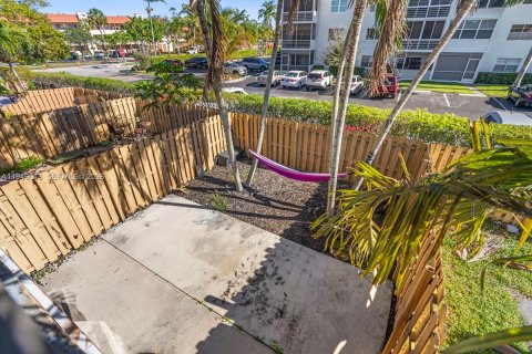 Townhouse in Sunrise, Florida 3 bedrooms, 119.01 sq.m. № 2007503 - photo 18