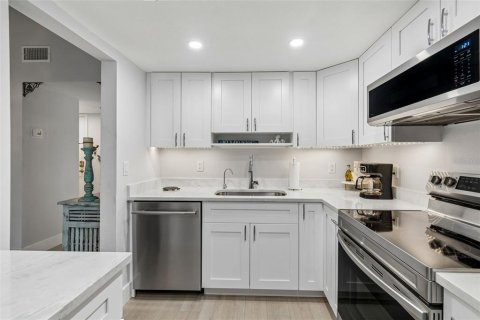 Condominio en alquiler en Treasure Island, Florida, 1 dormitorio, 72.93 m2 № 2156496 - foto 8