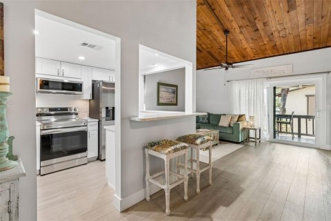 Condominio en alquiler en Treasure Island, Florida, 1 dormitorio, 72.93 m2 № 2156496 - foto 4