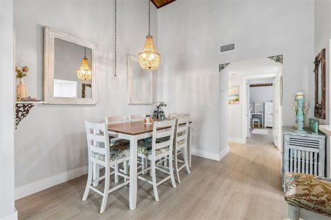 Condominio en alquiler en Treasure Island, Florida, 1 dormitorio, 72.93 m2 № 2156496 - foto 11