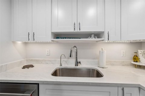 Condominio en alquiler en Treasure Island, Florida, 1 dormitorio, 72.93 m2 № 2156496 - foto 9