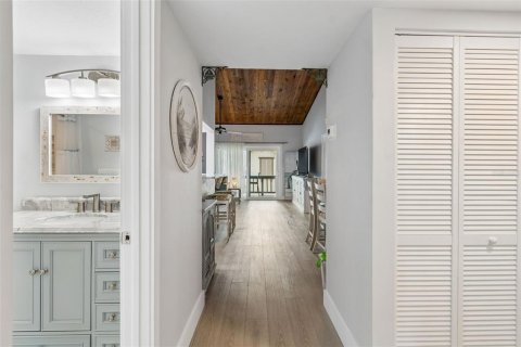 Condominio en alquiler en Treasure Island, Florida, 1 dormitorio, 72.93 m2 № 2156496 - foto 22