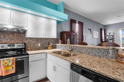 House in Weeki Wachee, Florida 2 bedrooms, 122.82 sq.m. № 1747241 - photo 5