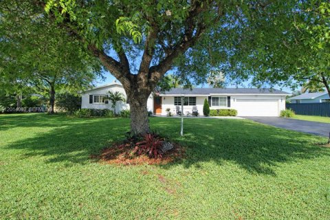 Villa ou maison à louer à Homestead, Floride: 3 chambres, 160.07 m2 № 2076063 - photo 2