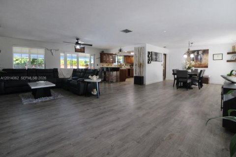 Villa ou maison à louer à Homestead, Floride: 3 chambres, 160.07 m2 № 2076063 - photo 5