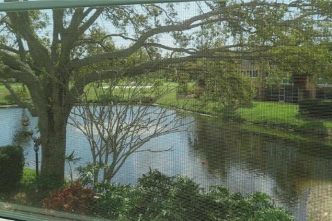 Condo in Largo, Florida, 2 bedrooms № 2214572