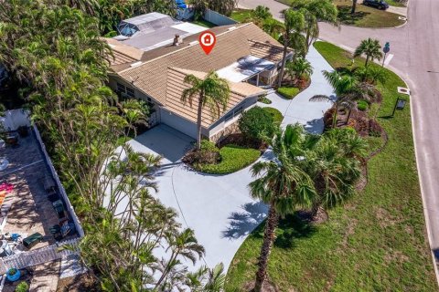 House in Tierra Verde, Florida 3 bedrooms, 217.67 sq.m. № 1416061 - photo 6