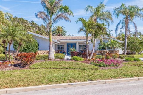House in Tierra Verde, Florida 3 bedrooms, 217.67 sq.m. № 1416061 - photo 8