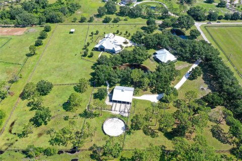 House in Bradenton, Florida 7 bedrooms, 702.53 sq.m. № 1884307 - photo 5