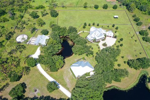 House in Bradenton, Florida 7 bedrooms, 702.53 sq.m. № 1884307 - photo 6