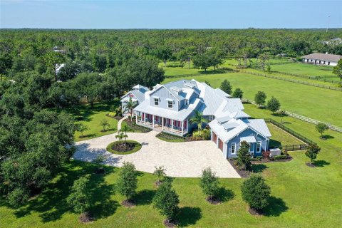 House in Bradenton, Florida 7 bedrooms, 702.53 sq.m. № 1884307 - photo 1