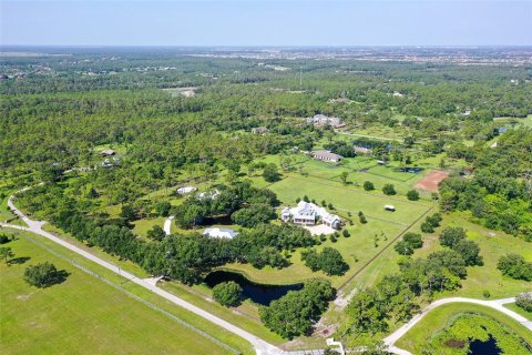 House in Bradenton, Florida 7 bedrooms, 702.53 sq.m. № 1884307 - photo 4