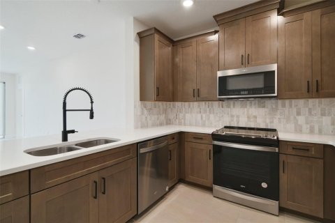Condo in Orlando, Florida, 2 bedrooms  № 1856283 - photo 2