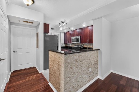 Condo in Palm Beach Gardens, Florida, 2 bedrooms  № 2384922 - photo 8
