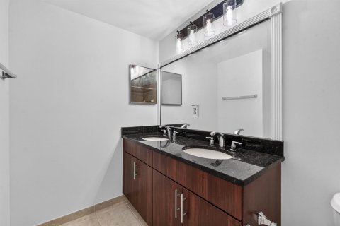 Condo in Palm Beach Gardens, Florida, 2 bedrooms  № 2384922 - photo 19