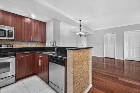 Condo in Palm Beach Gardens, Florida, 2 bedrooms  № 2384922 - photo 9
