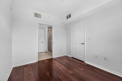 Condo in Palm Beach Gardens, Florida, 2 bedrooms  № 2384922 - photo 22