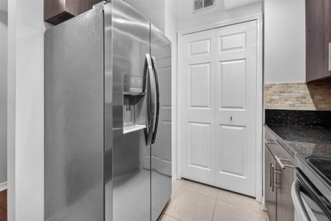 Condo in Palm Beach Gardens, Florida, 2 bedrooms  № 2384922 - photo 12