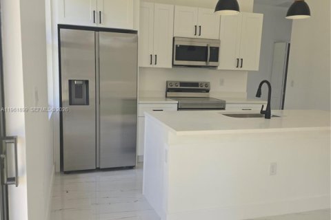 Villa ou maison à vendre à Lehigh Acres, Floride: 3 chambres № 2024675 - photo 4