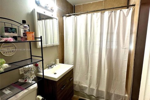 House in Cutler Bay, Florida 3 bedrooms, 136.47 sq.m. № 1994924 - photo 10