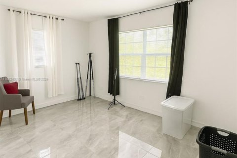 House in Cutler Bay, Florida 3 bedrooms, 136.47 sq.m. № 1994924 - photo 6