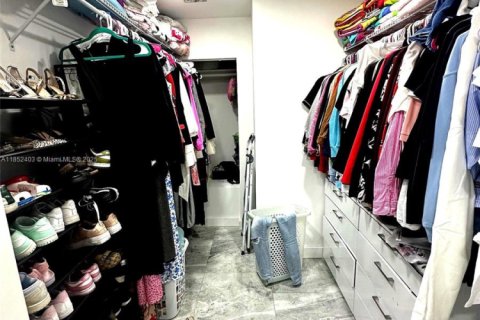 House in Cutler Bay, Florida 3 bedrooms, 136.47 sq.m. № 1994924 - photo 5