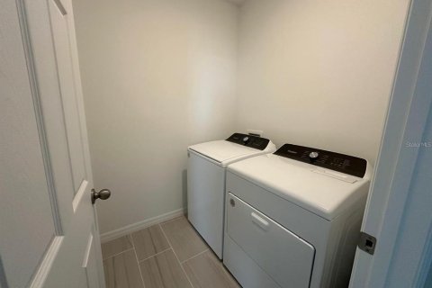 House in Winter Haven, Florida 3 bedrooms, 161.09 sq.m. № 2133112 - photo 9