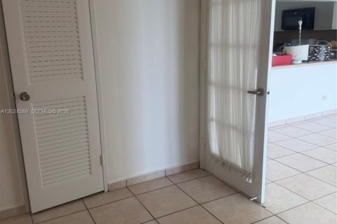 Appartement à louer à Miami Beach, Floride: 2 chambres, 86.4 m2 № 2085270 - photo 14