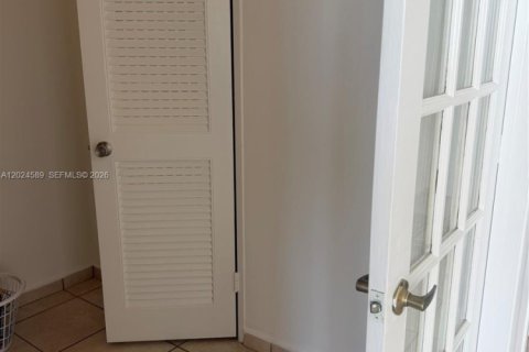 Appartement à louer à Miami Beach, Floride: 2 chambres, 86.4 m2 № 2085270 - photo 16
