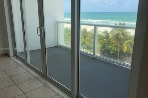 Appartement à louer à Miami Beach, Floride: 2 chambres, 86.4 m2 № 2085270 - photo 5