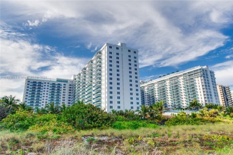 Condominio en alquiler en Miami Beach, Florida, 1 dormitorio, 80.45 m2 № 1959023 - foto 7