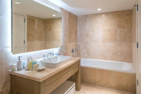 Condominio en alquiler en Miami Beach, Florida, 1 dormitorio, 80.45 m2 № 1959023 - foto 19