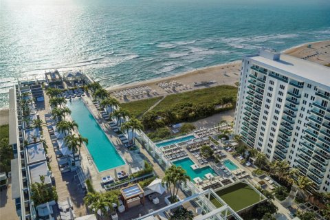 Condominio en alquiler en Miami Beach, Florida, 1 dormitorio, 80.45 m2 № 1959023 - foto 1