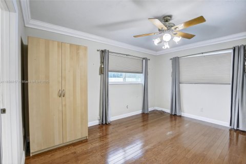 House in Miami, Florida 3 bedrooms, 165.74 sq.m. № 1892376 - photo 14