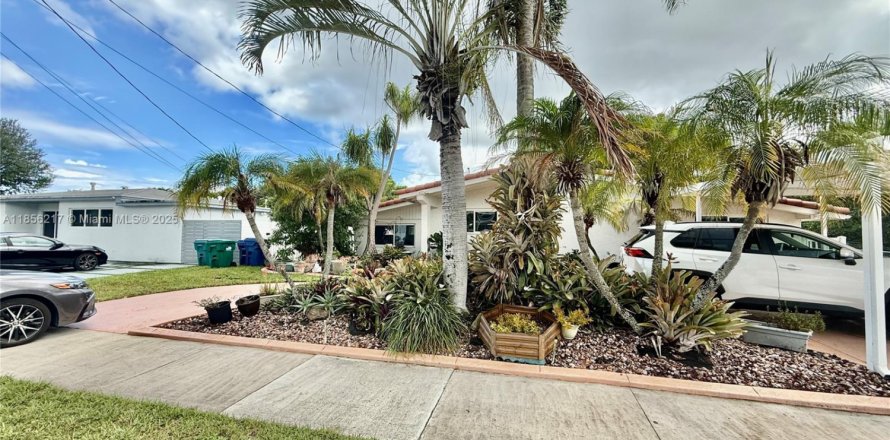 Casa en Miami, Florida 3 dormitorios, 165.74 m2 № 1892376