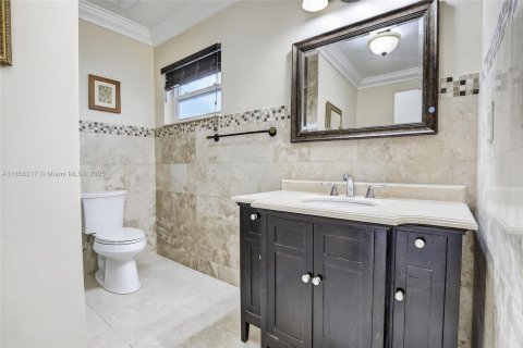 House in Miami, Florida 3 bedrooms, 165.74 sq.m. № 1892376 - photo 17