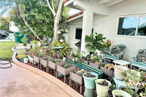 Casa en venta en Miami, Florida, 3 dormitorios, 165.74 m2 № 1892376 - foto 4