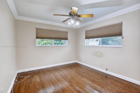 House in Miami, Florida 3 bedrooms, 165.74 sq.m. № 1892376 - photo 11