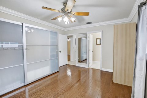 House in Miami, Florida 3 bedrooms, 165.74 sq.m. № 1892376 - photo 16