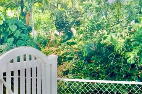 Casa en venta en Miami, Florida, 3 dormitorios, 165.74 m2 № 1892376 - foto 30