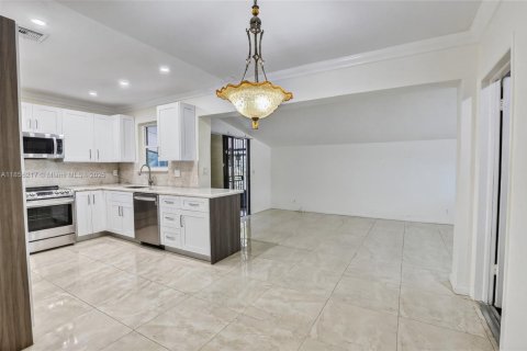 House in Miami, Florida 3 bedrooms, 165.74 sq.m. № 1892376 - photo 29