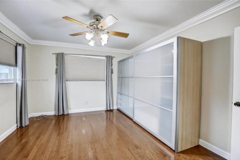 House in Miami, Florida 3 bedrooms, 165.74 sq.m. № 1892376 - photo 15